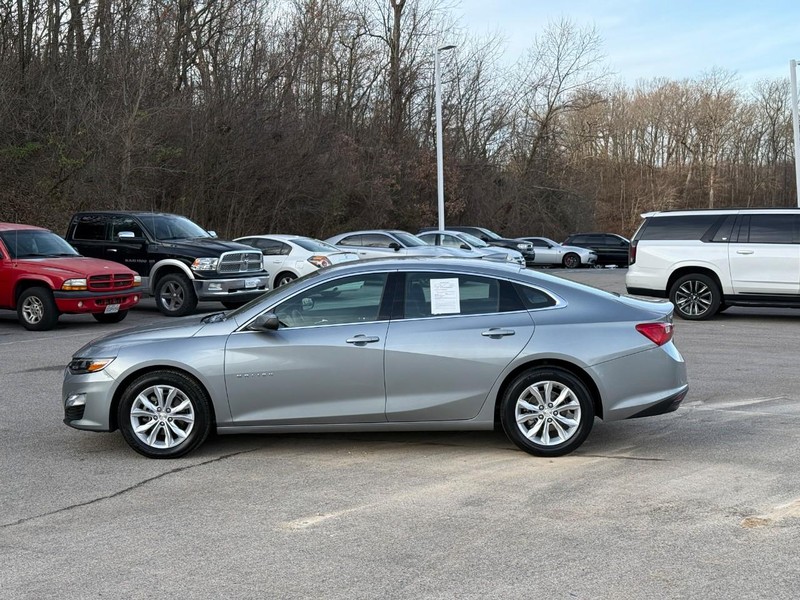 Chevrolet Malibu Vehicle Full-screen Gallery Image 2