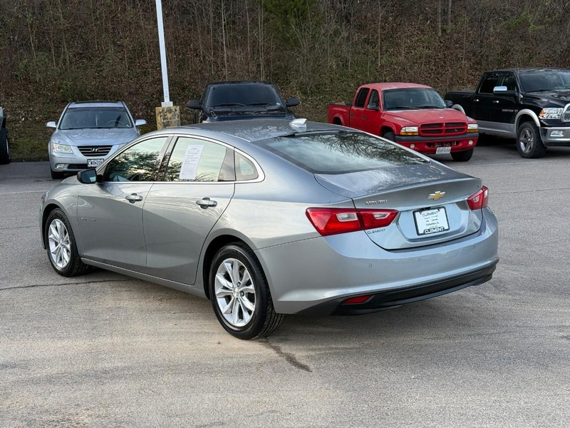 Chevrolet Malibu Vehicle Full-screen Gallery Image 3