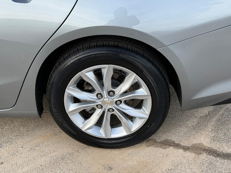 Chevrolet Malibu Vehicle Full-screen Gallery Image 4