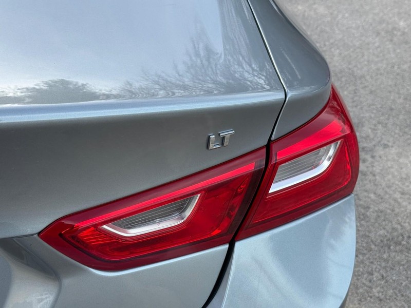 Chevrolet Malibu Vehicle Full-screen Gallery Image 5