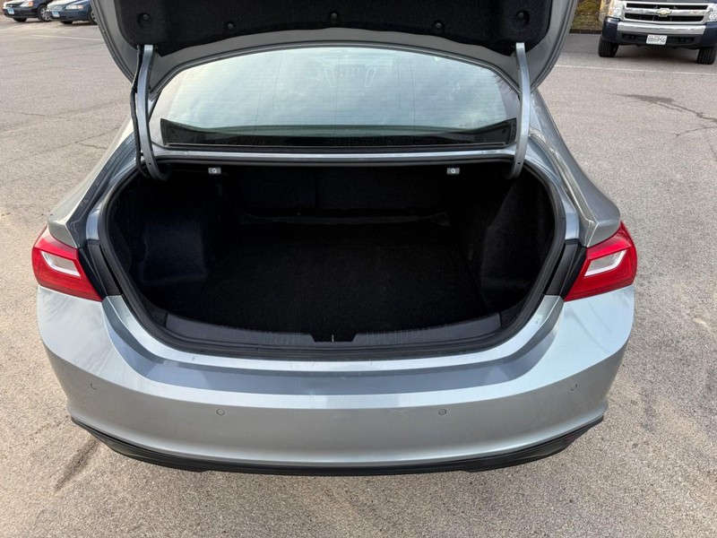 Chevrolet Malibu Vehicle Full-screen Gallery Image 6