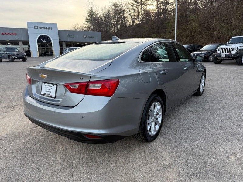 Chevrolet Malibu Vehicle Full-screen Gallery Image 8