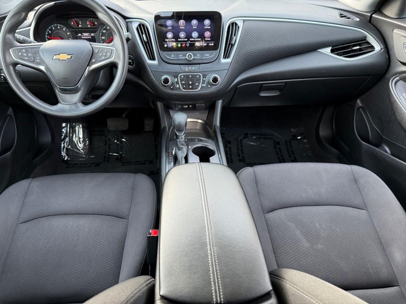 Chevrolet Malibu Vehicle Full-screen Gallery Image 12