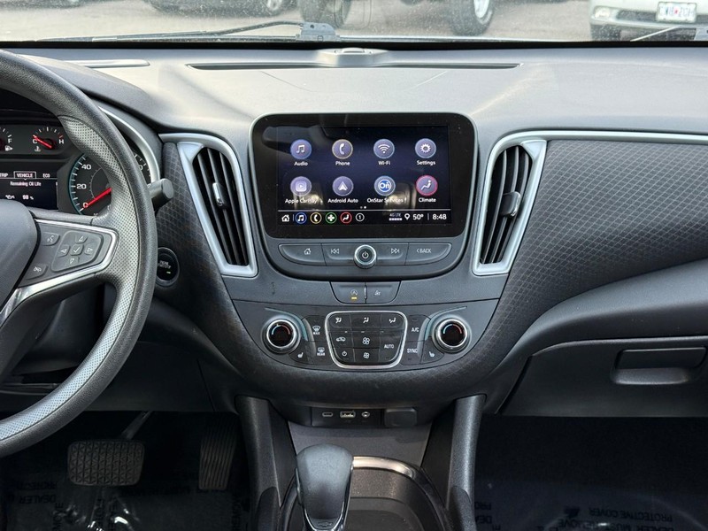 Chevrolet Malibu Vehicle Full-screen Gallery Image 14