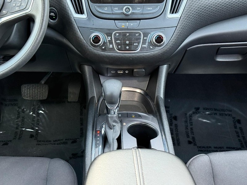 Chevrolet Malibu Vehicle Full-screen Gallery Image 15