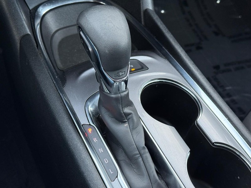 Chevrolet Malibu Vehicle Full-screen Gallery Image 22