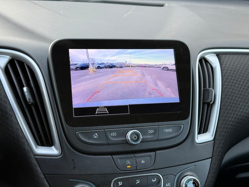 Chevrolet Malibu Vehicle Full-screen Gallery Image 24