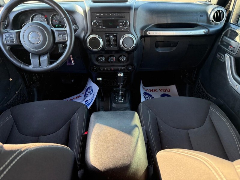 Jeep Wrangler Unlimited Vehicle Full-screen Gallery Image 12