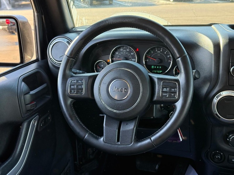 Jeep Wrangler Unlimited Vehicle Full-screen Gallery Image 13