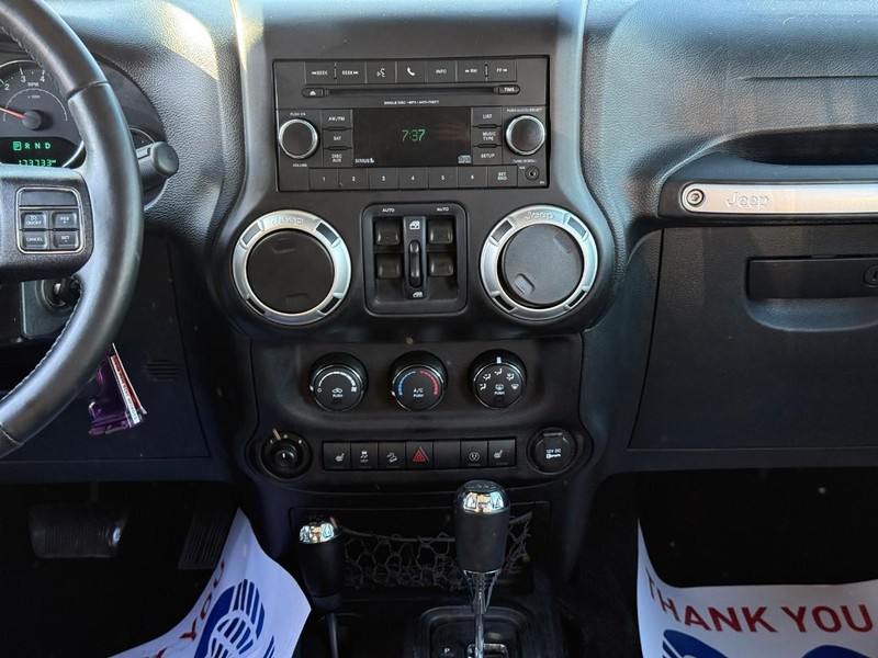 Jeep Wrangler Unlimited Vehicle Full-screen Gallery Image 14