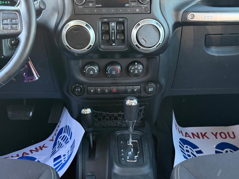 Jeep Wrangler Unlimited Vehicle Full-screen Gallery Image 15