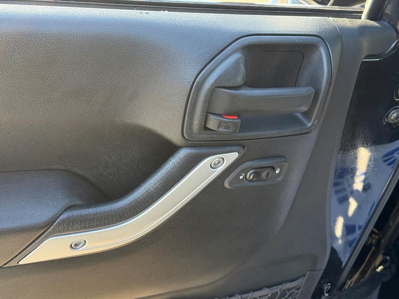 Jeep Wrangler Unlimited Vehicle Full-screen Gallery Image 17