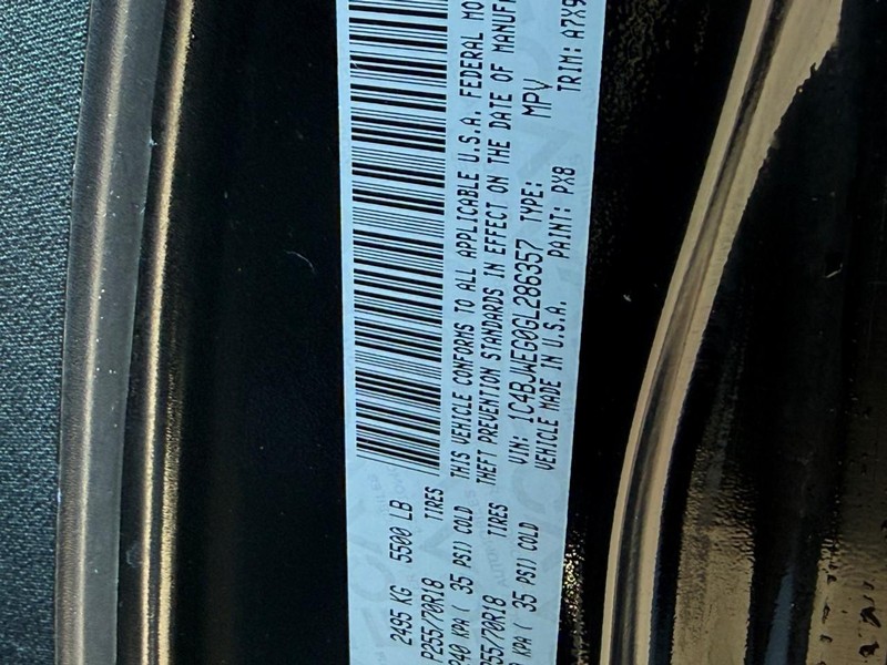 Jeep Wrangler Unlimited Vehicle Full-screen Gallery Image 24