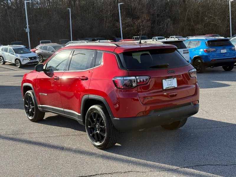 Jeep Compass Vehicle Full-screen Gallery Image 3