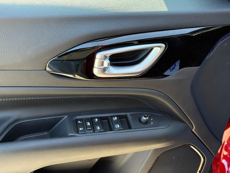 Jeep Compass Vehicle Full-screen Gallery Image 10