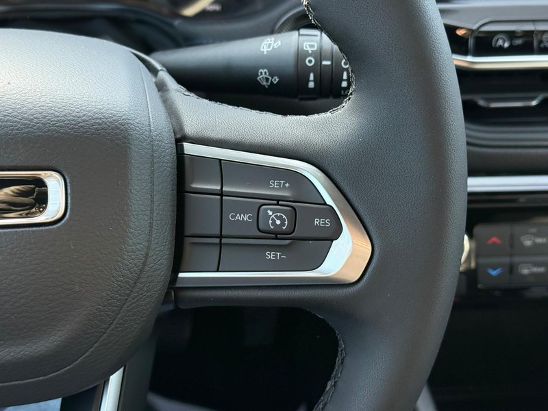 Jeep Compass Vehicle Full-screen Gallery Image 13