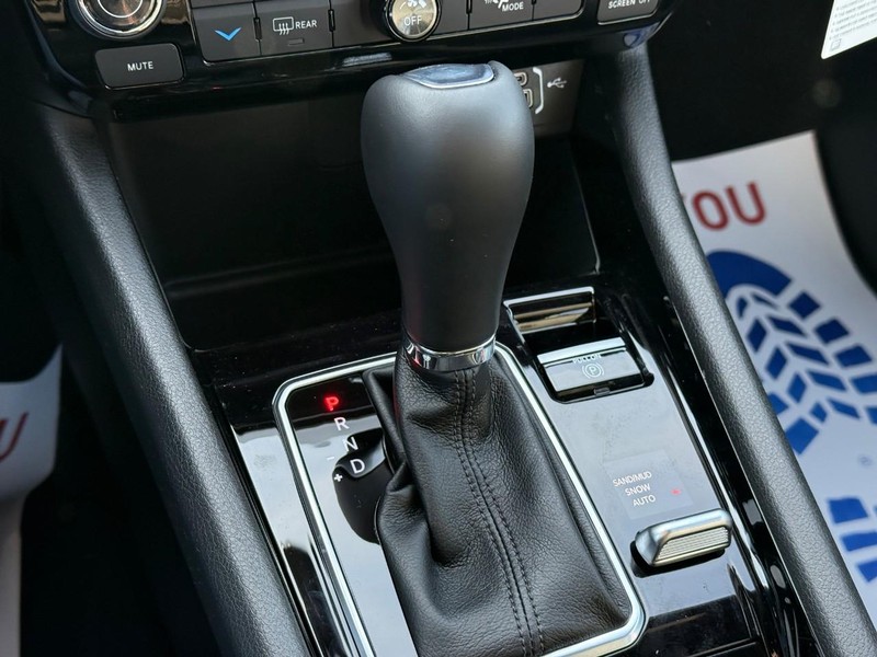 Jeep Compass Vehicle Full-screen Gallery Image 14