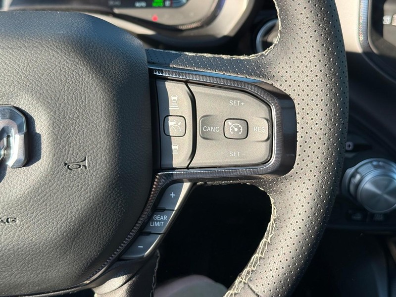 Ram 1500 Vehicle Image 18