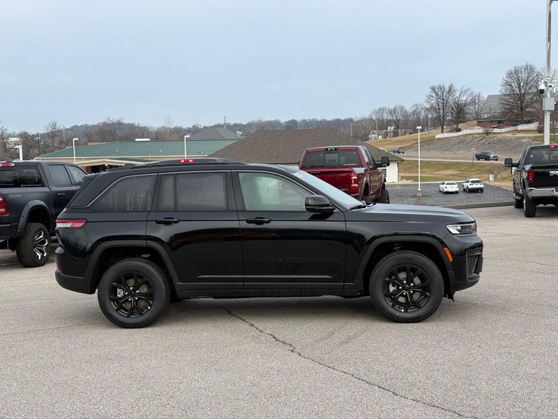 Jeep Grand Cherokee Vehicle Full-screen Gallery Image 2