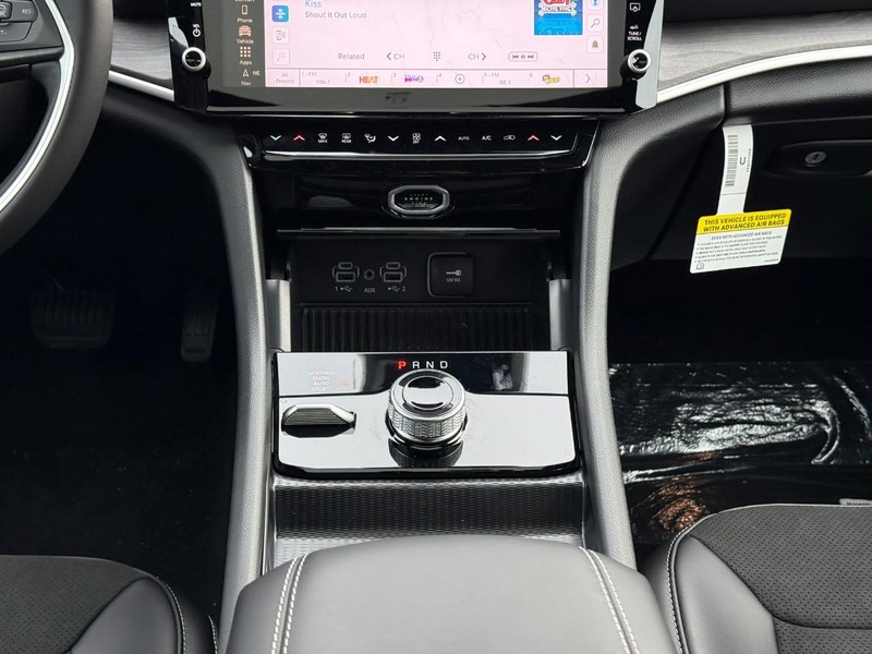 Jeep Grand Cherokee Vehicle Full-screen Gallery Image 10