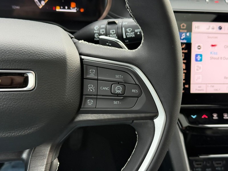 Jeep Grand Cherokee Vehicle Full-screen Gallery Image 16