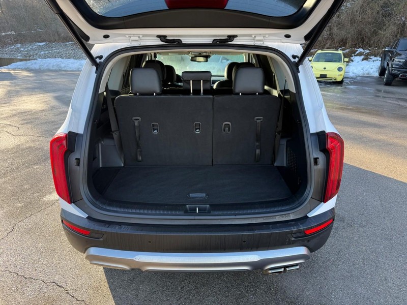 Kia Telluride Vehicle Full-screen Gallery Image 6