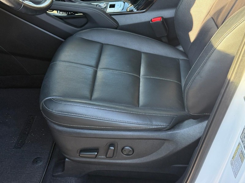 Kia Telluride Vehicle Full-screen Gallery Image 18