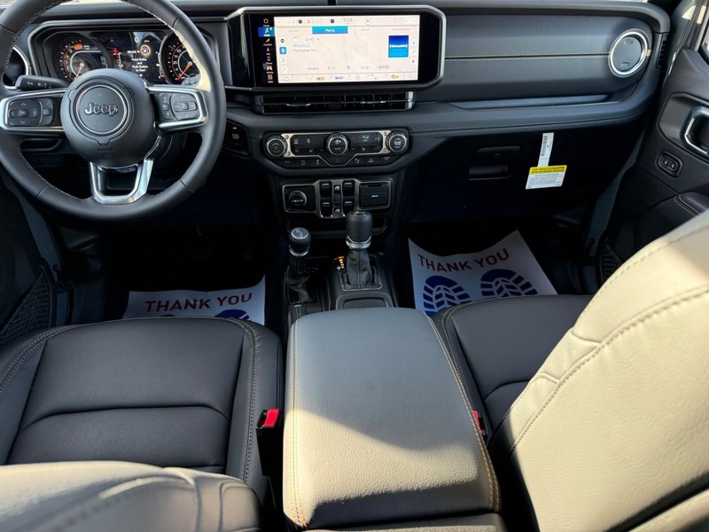 Jeep Wrangler Vehicle Full-screen Gallery Image 6