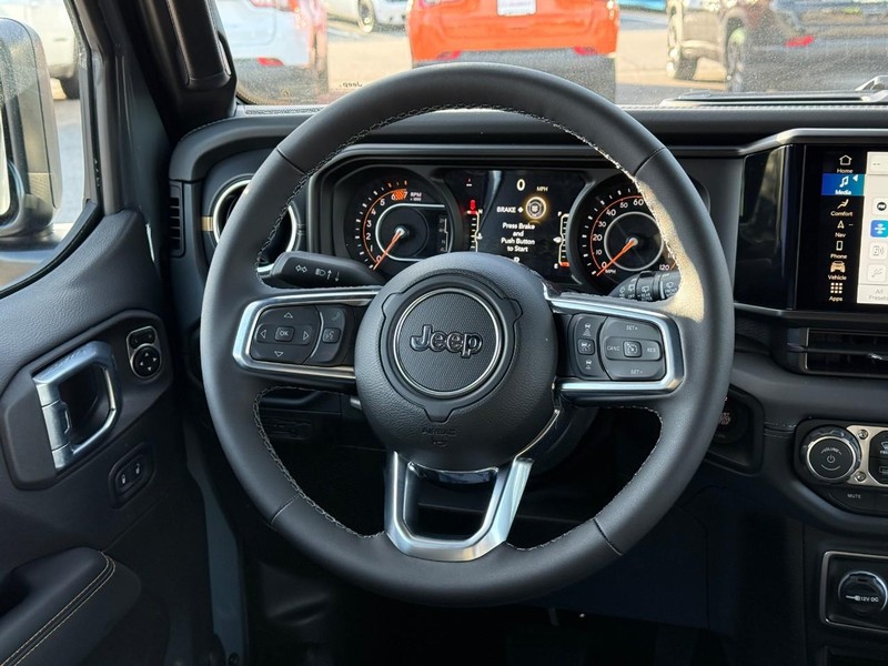 Jeep Wrangler Vehicle Full-screen Gallery Image 7