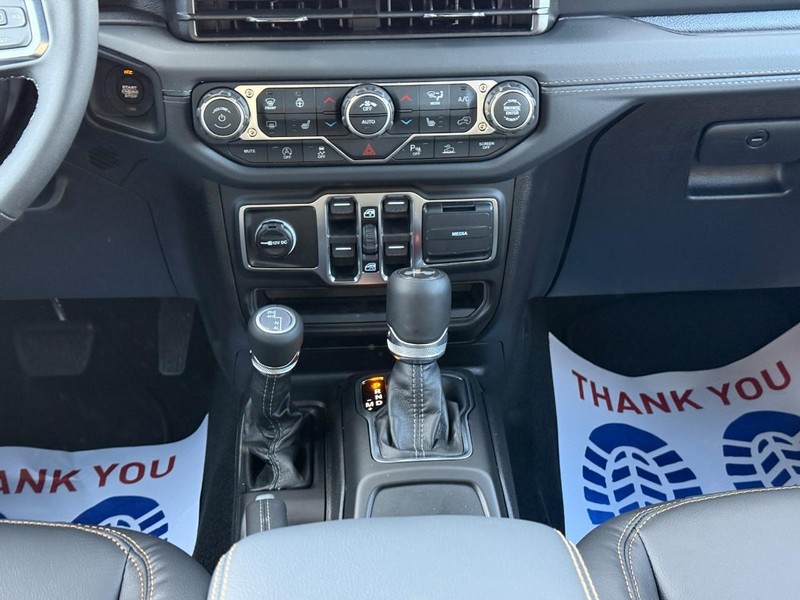 Jeep Wrangler Vehicle Full-screen Gallery Image 9