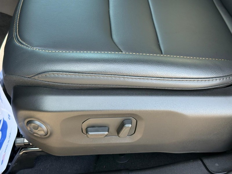 Jeep Wrangler Vehicle Full-screen Gallery Image 12