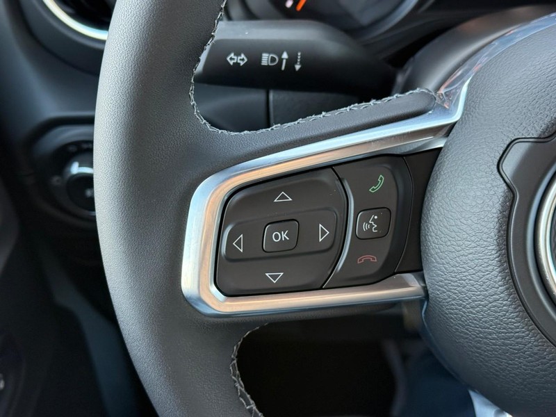 Jeep Wrangler Vehicle Full-screen Gallery Image 13