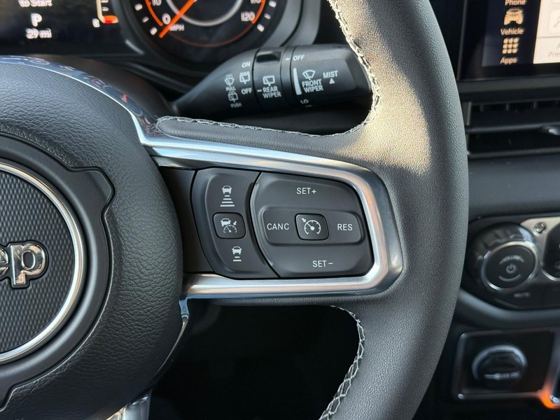 Jeep Wrangler Vehicle Full-screen Gallery Image 14