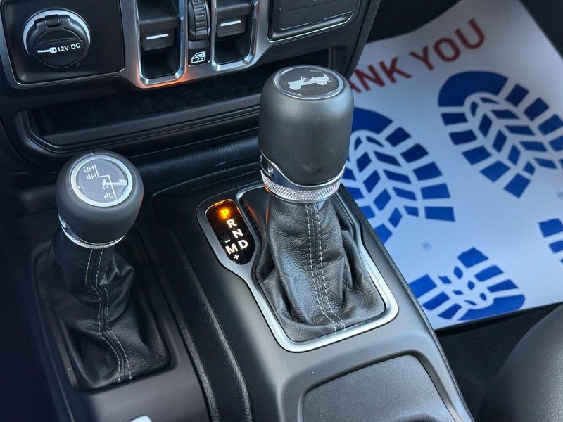 Jeep Wrangler Vehicle Full-screen Gallery Image 15