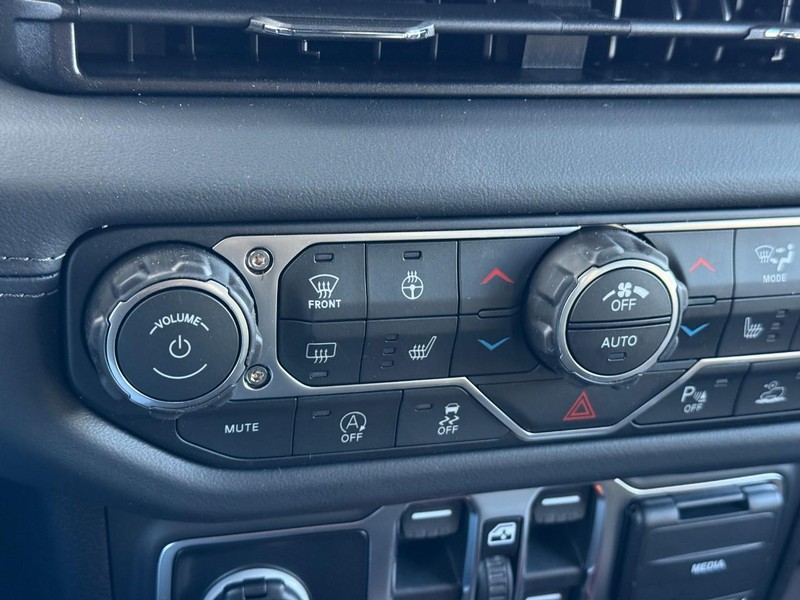 Jeep Wrangler Vehicle Full-screen Gallery Image 16