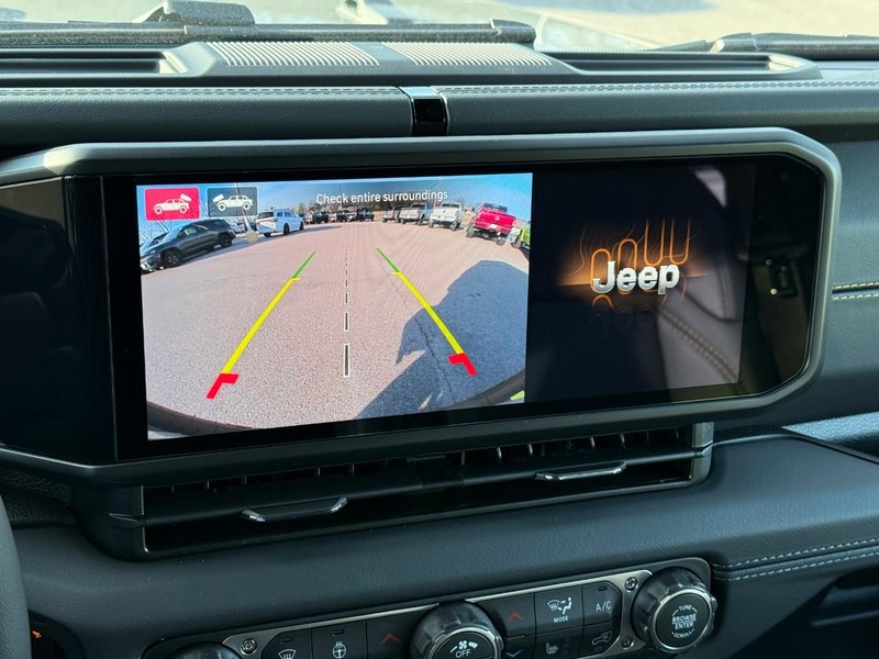 Jeep Wrangler Vehicle Full-screen Gallery Image 17