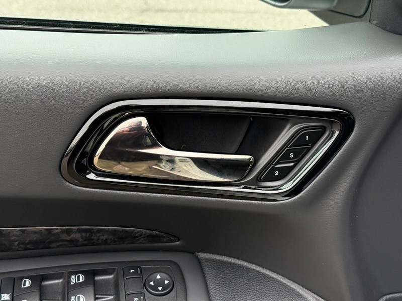 Dodge Durango Vehicle Full-screen Gallery Image 12