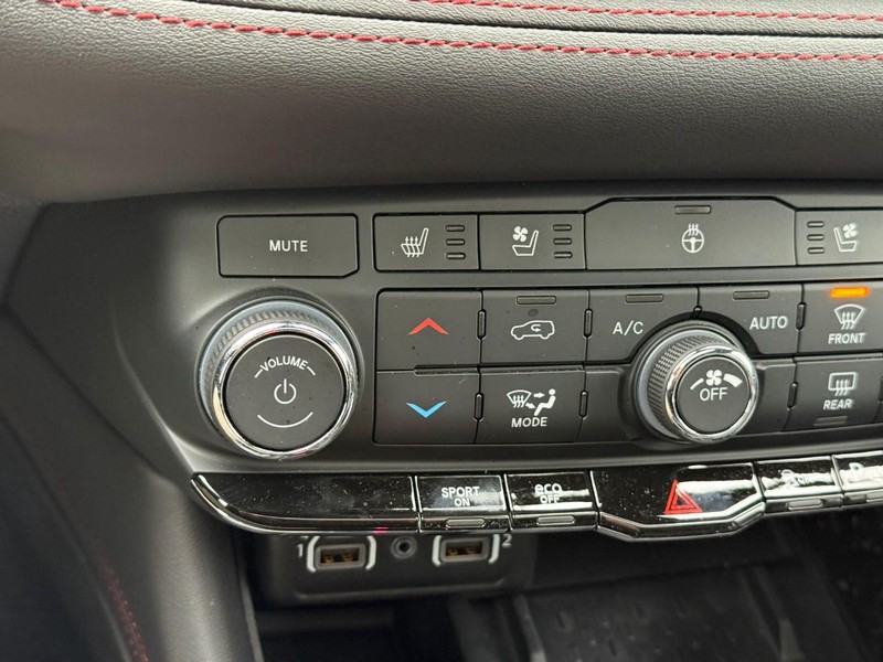 Dodge Durango Vehicle Full-screen Gallery Image 18