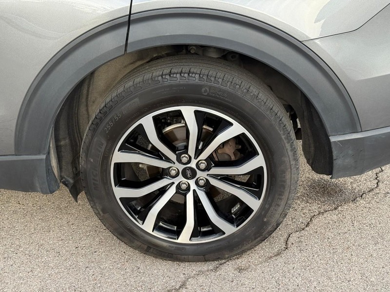 Ford Explorer Vehicle Image 05