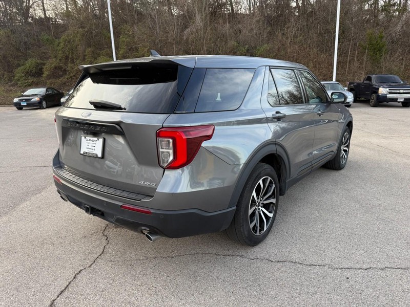 Ford Explorer Vehicle Image 11