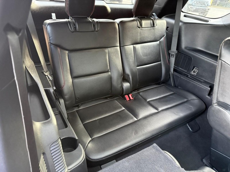 Ford Explorer Vehicle Image 15