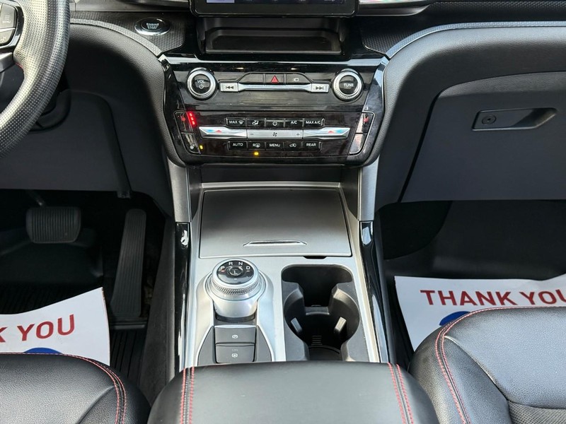 Ford Explorer Vehicle Image 19