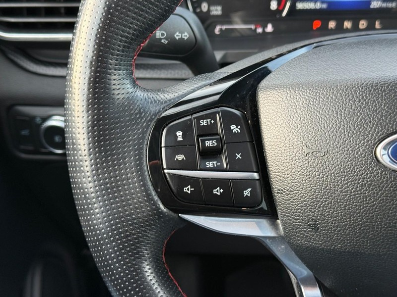 Ford Explorer Vehicle Image 23