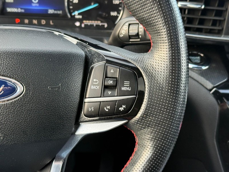 Ford Explorer Vehicle Image 24