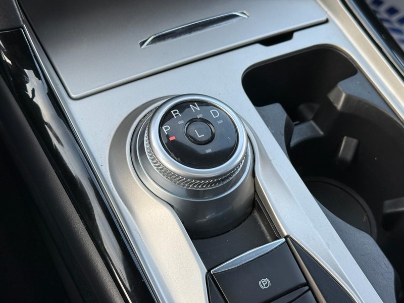 Ford Explorer Vehicle Image 26