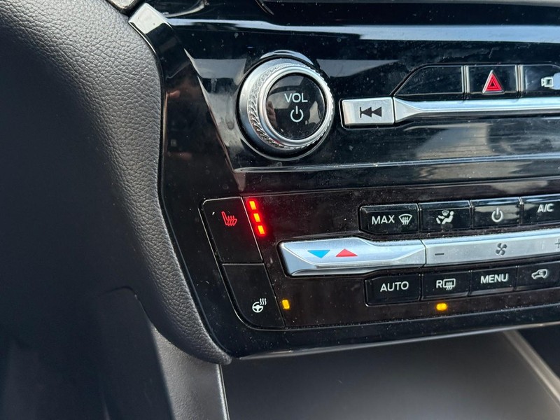 Ford Explorer Vehicle Image 27