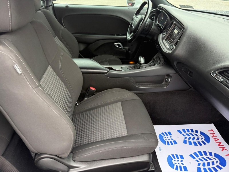 Dodge Challenger Vehicle Image 12