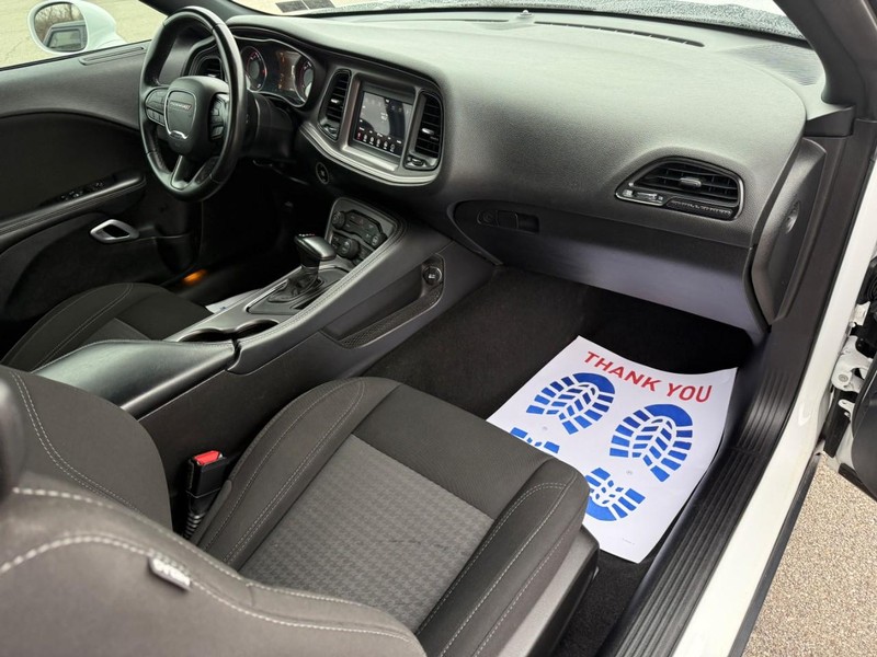 Dodge Challenger Vehicle Image 13