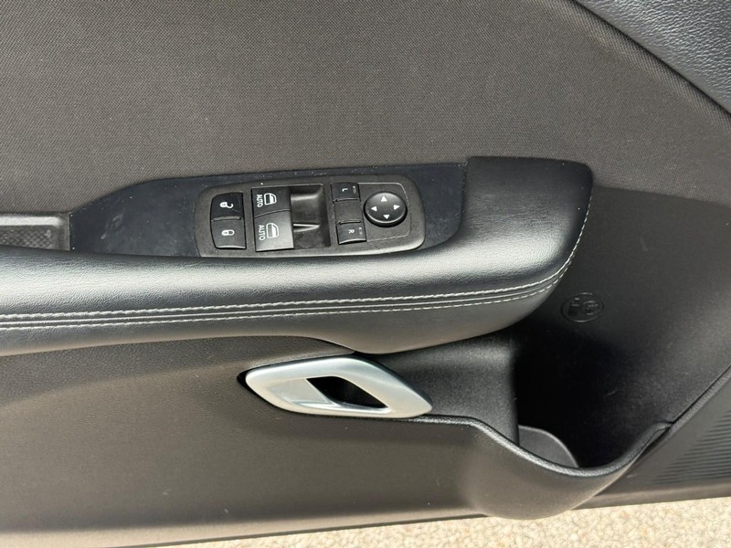 Dodge Challenger Vehicle Image 15