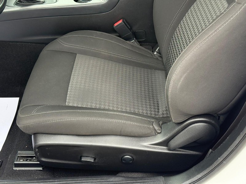 Dodge Challenger Vehicle Image 16